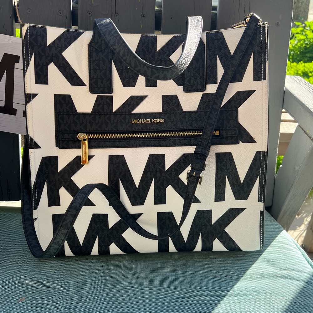 XL MICHEAL KORS TOTE / BRAND NEW NEVER USED